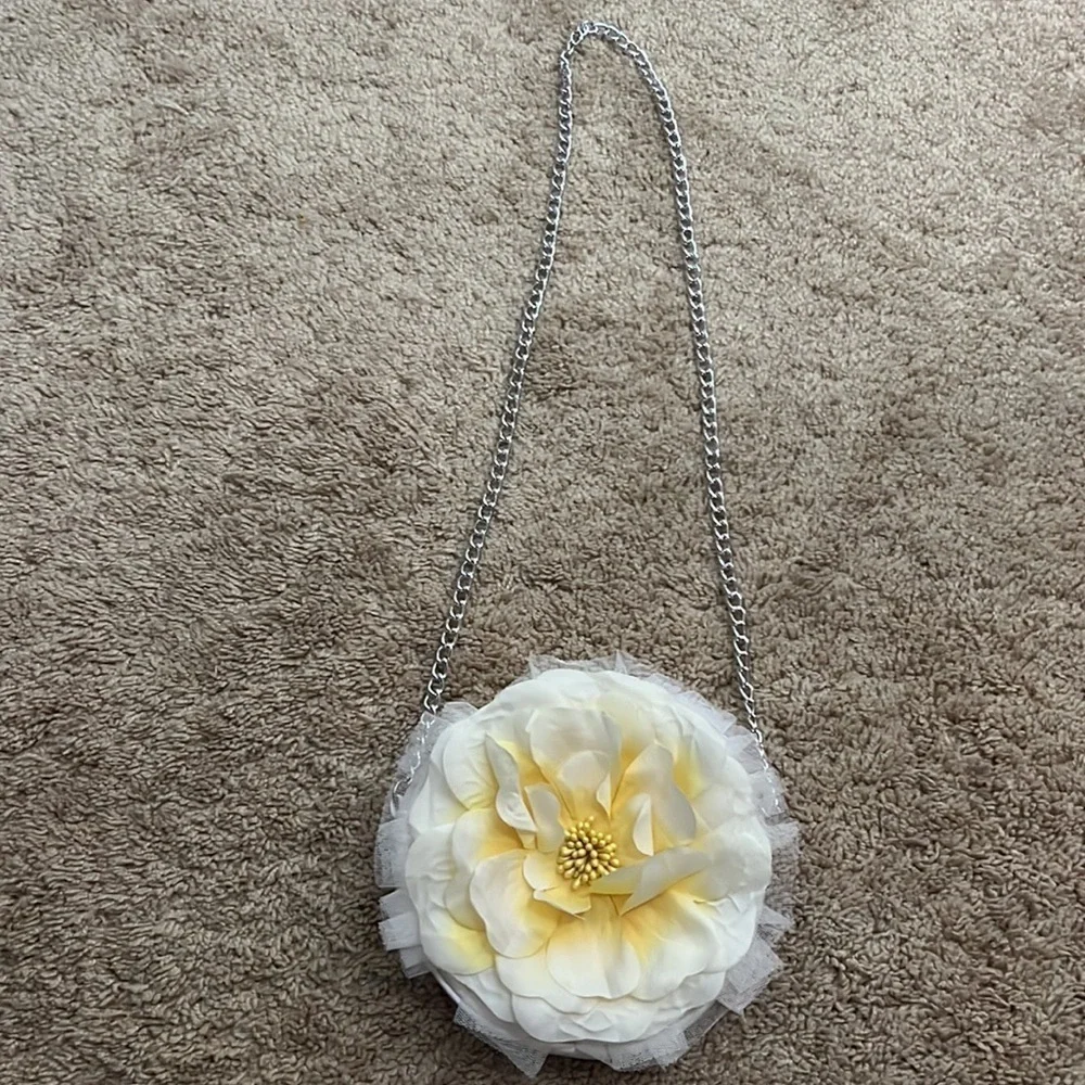 3/$25 🍄 Children’s Place Girl’s Yellow Flower Shoulder Bag Silver chain strap
